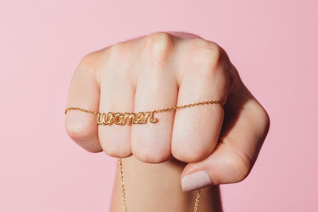 femme de mars, bijou personnalisé, bijou personnalisable, bijou sur mesure, créateur de bijou français, thea jewelry