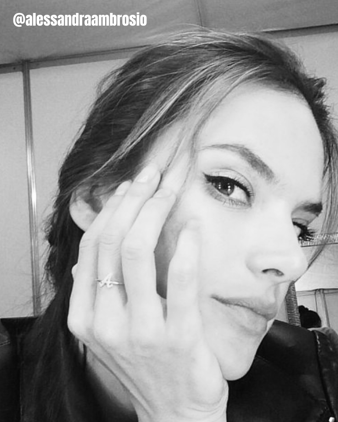 Alessandra ambrosio avec bijou thea