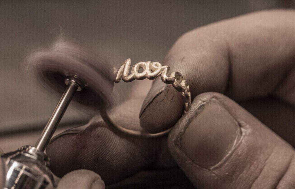 processus de création, bijou sur mesure, bijou personnalisé, bijou personnalisable, créateur de bijou français, thea jewelry