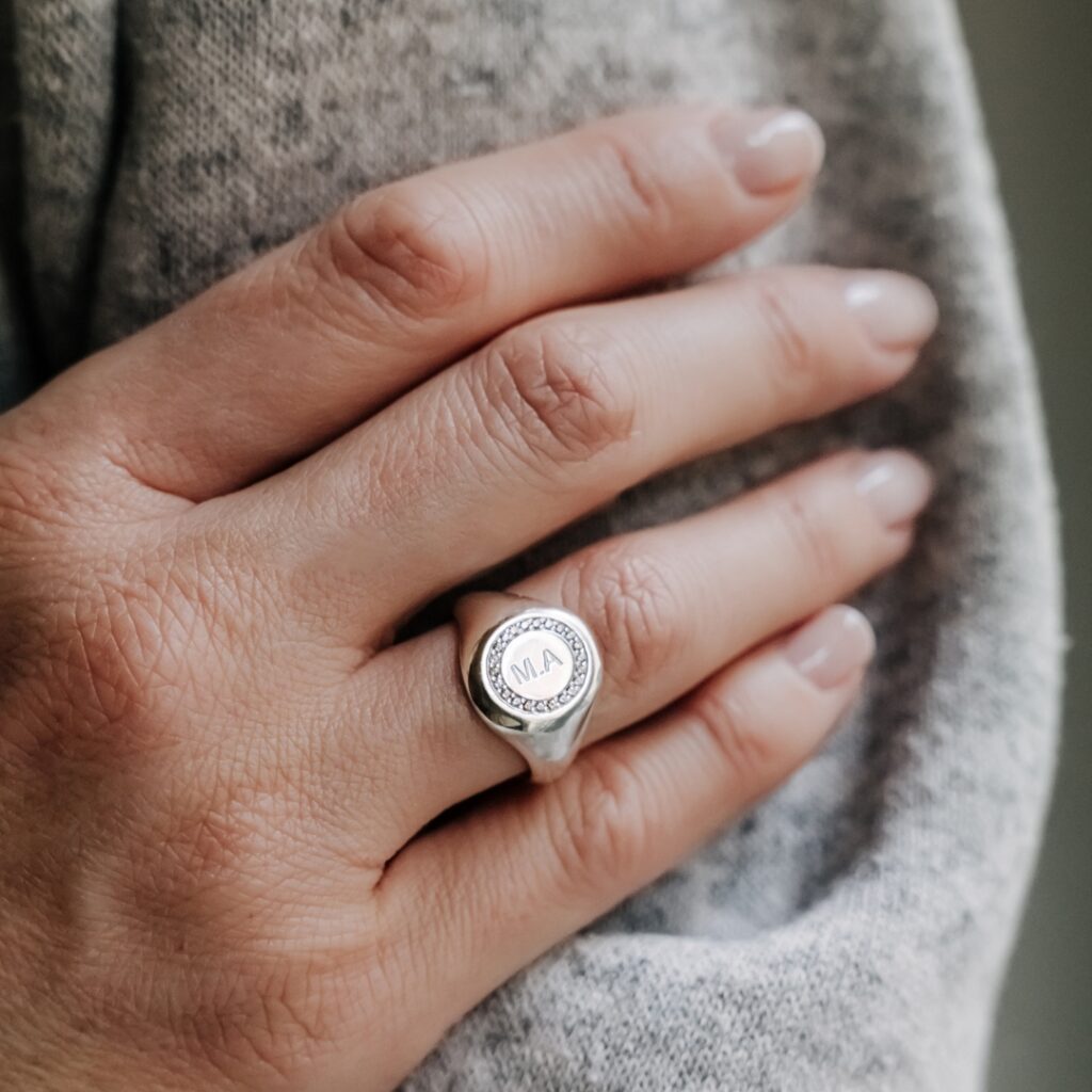 chevalière personnalisée, thea jewelry